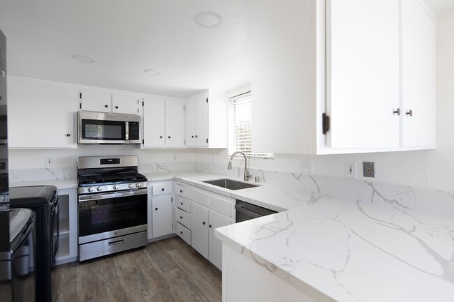 Building Photo - 1015-1015 Bush St Unit 1015 Rental