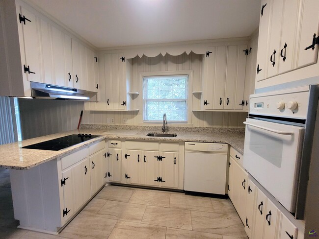 Photo - 2989 King Alfred Dr