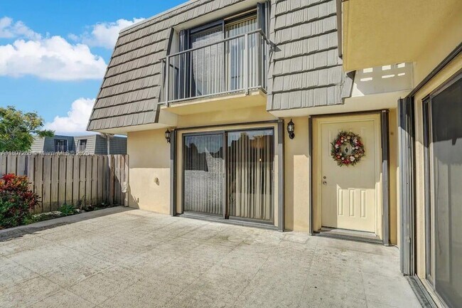 Photo - 629 6th Way