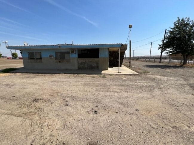 Building Photo - South Bakersfield Home