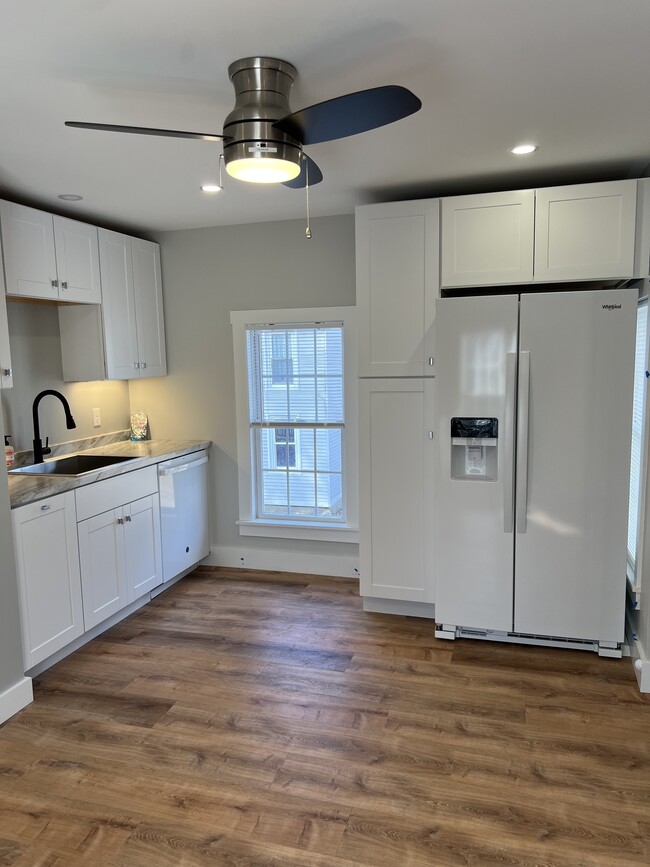 Building Photo - 16 Perkins St Unit B Rental