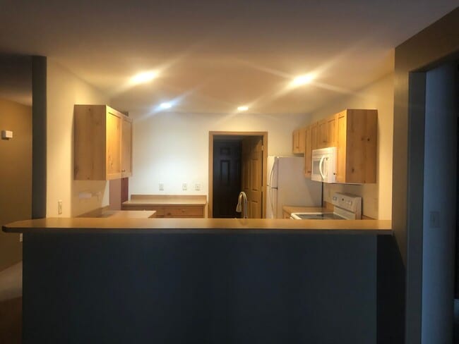 Photo - 3 Bedroom / 2 Bathroom Townhouse – Pet Fri...
