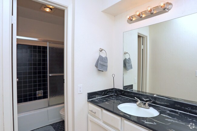 1BR - 750SF - Bathroom - Monaco Park