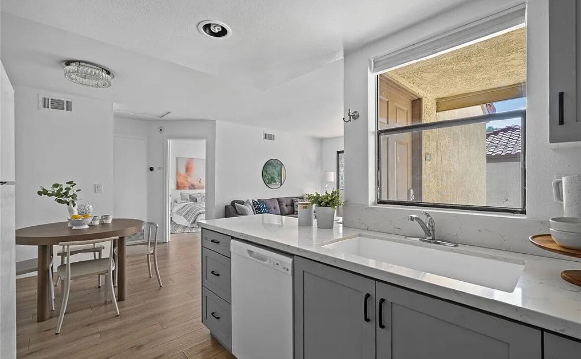 "Charming 1-Bed Oasis with Hardwood Floors... - "Charming 1-Bed Oasis with Hardwood Floors... Apartment