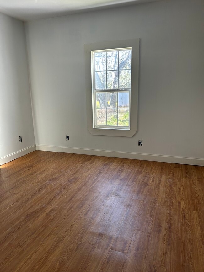 Photo - 343 Haise St