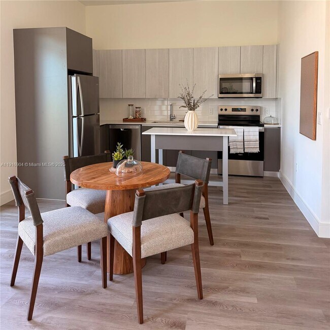 Photo - 3801 N Dixie Hwy Unit 115