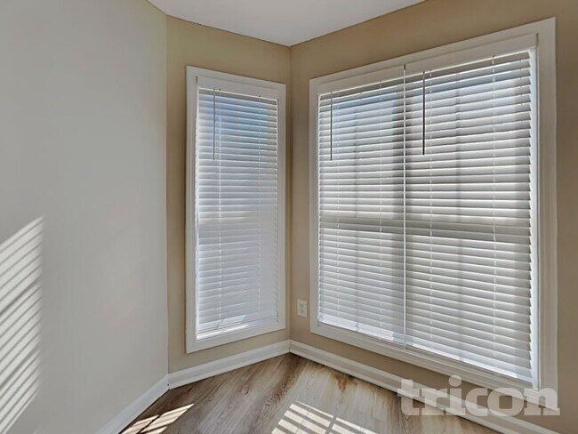 Photo - 208 Ravenwood Ct