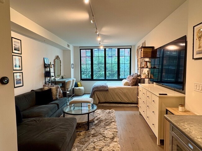 Building Photo - 1425 Hudson St Unit 2G Rental