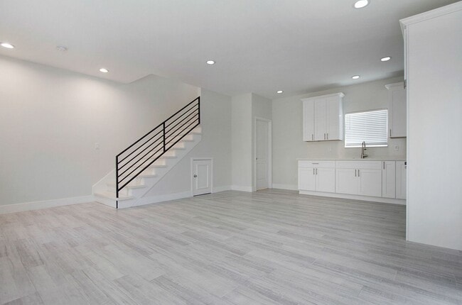 1740-1742 Rose Ave.