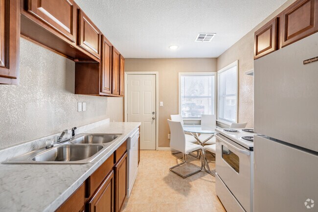 2BR, 1BA - 700SF - Kitchen