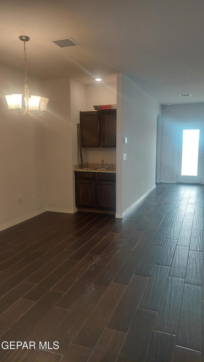 Photo - 13000 Shildon St