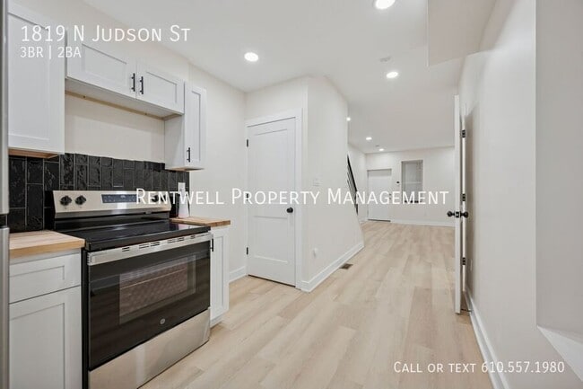 Building Photo - 1819 N Judson St