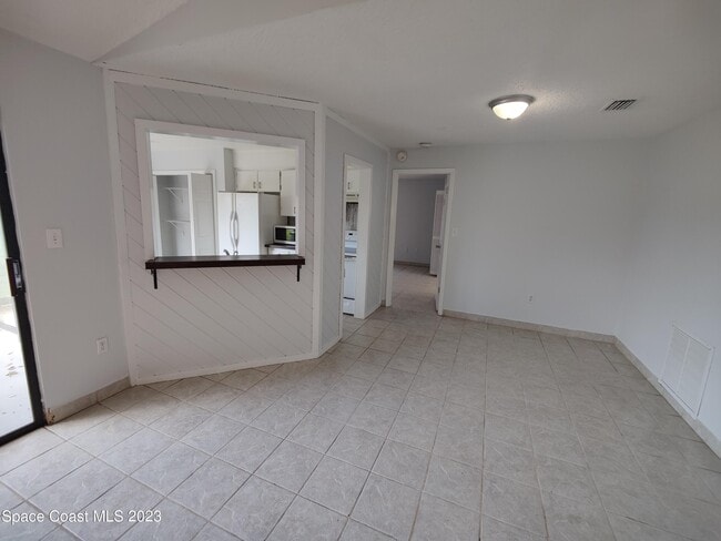 Photo - 981 Forest St NE