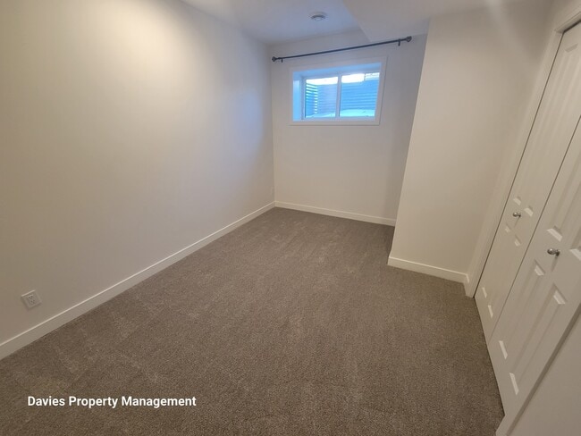 Photo - 2222 Muckleplum Cres SW