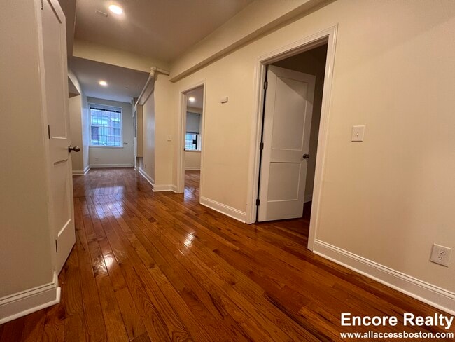 Photo - 123 Sutherland Rd Unit B