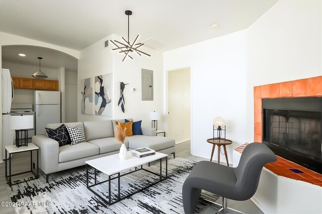 Photo - 354 W Delano St