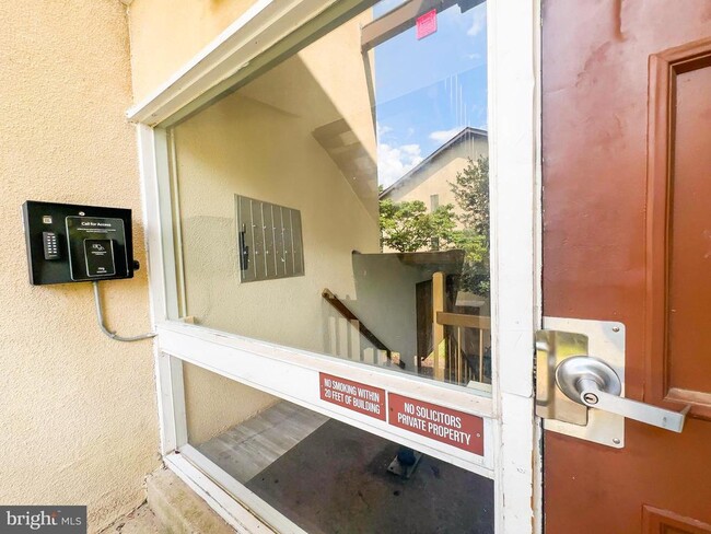 Building Photo - 9641 White Acre Rd Unit A-3 Rental
