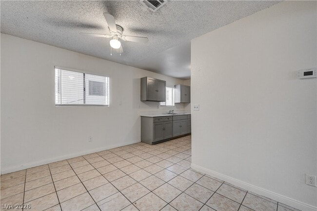 Photo - 1832 Goldfield St