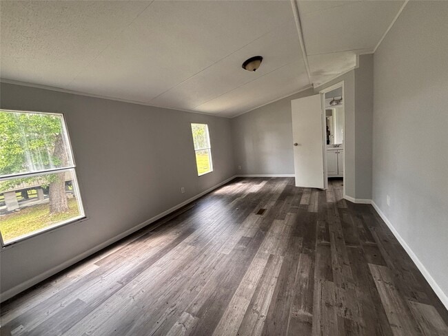 Photo - 231 6 Morris Ln