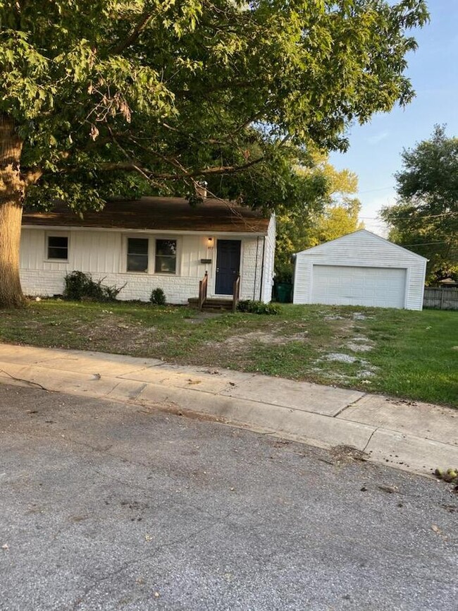 Photo - Cottage-style home in beautiful Brownsburg!