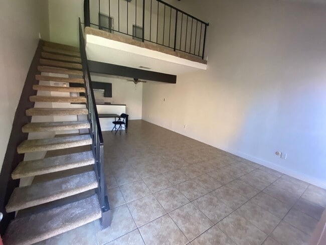 Photo - Spacious open loft in Central Hanford