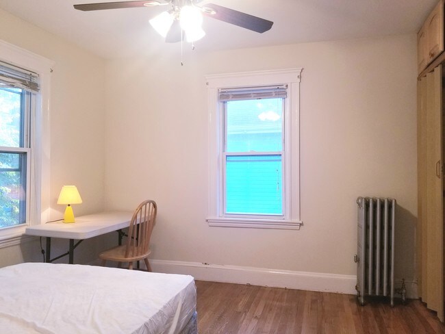 dormitorio número 4 - 61 Hooker St Unidad #61