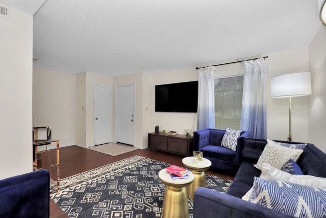 Photo - The Estates At Lafayette Square