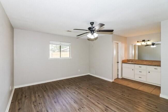 Photo - 4931 Fitzwater Dr