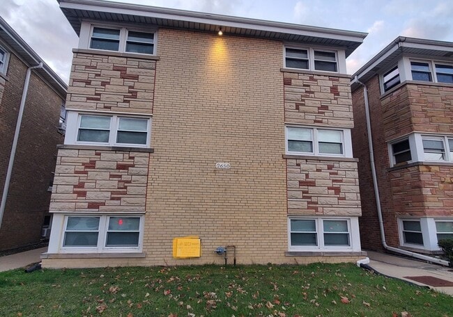 Building Photo - 2650 N Harlem Ave Unit 1W