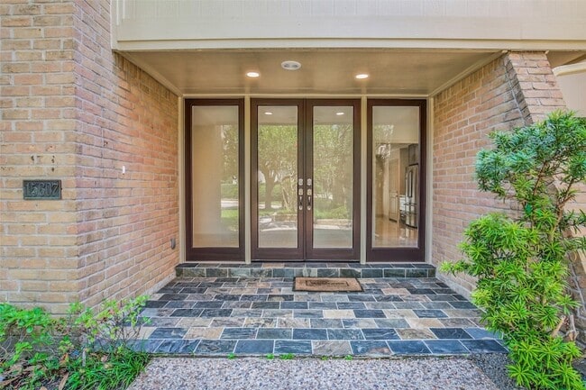 Photo - 15607 Memorial Dr