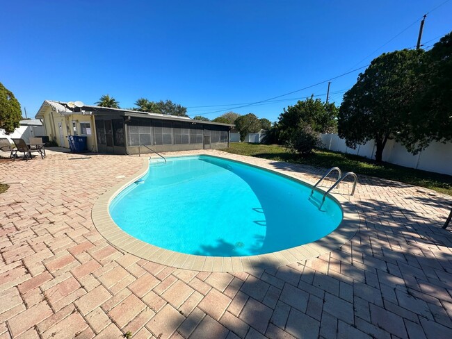 Photo - Large Pool Home w/ Huge Yard, New Kitchen - Easy access to St Pete