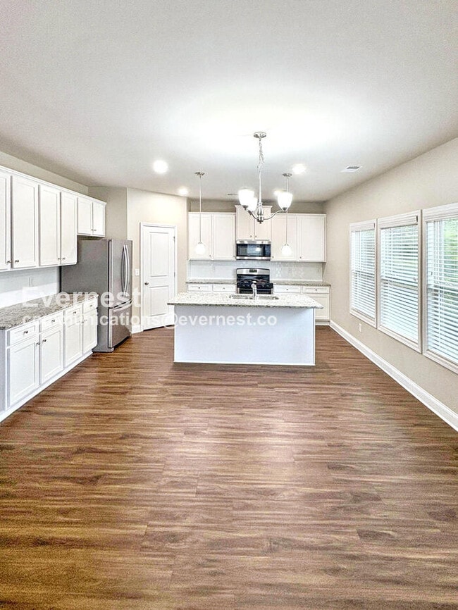 Photo - 130 Mandy Ln