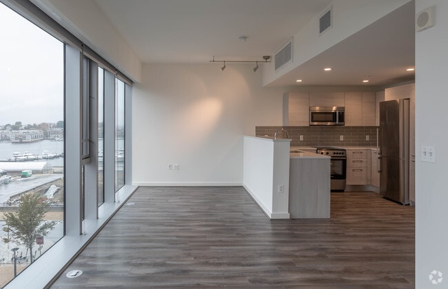 Studio - 471 SF