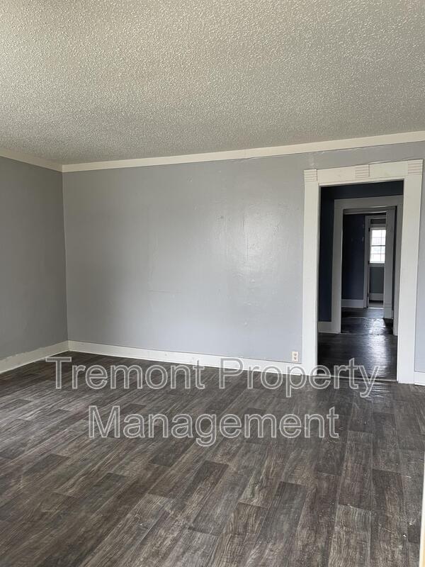 Photo - 1218 E 35th St