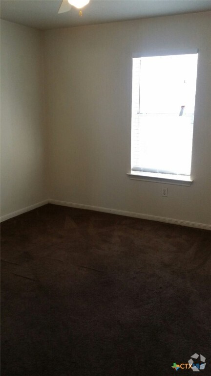 Building Photo - 1102 Circle M Dr Rental