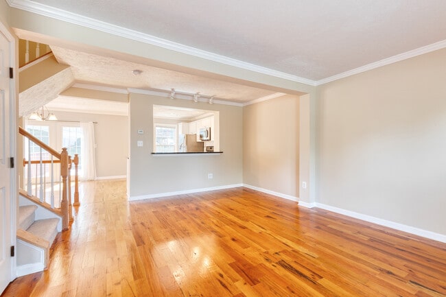 Photo - 490 Crestridge Way