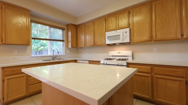 Photo - New Renovation* Prestigious Spacious 4 Bedroom