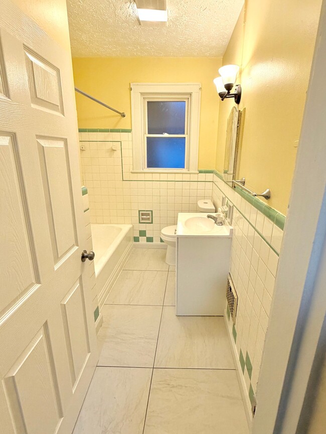Photo - 221 N Miami Ave Unit Apt 2
