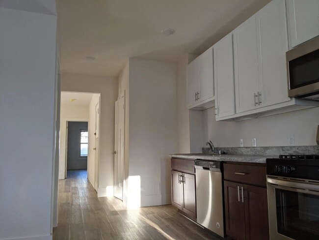 Photo - 823 E Johnson St