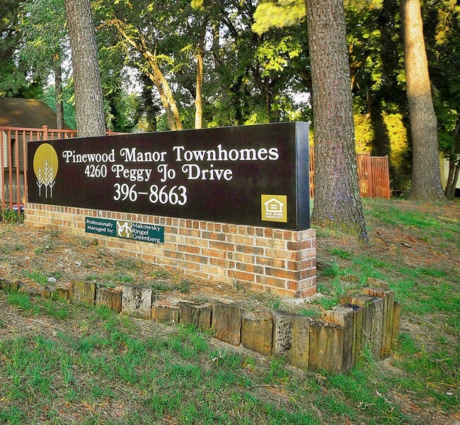 Pinewood Manor Apartments
