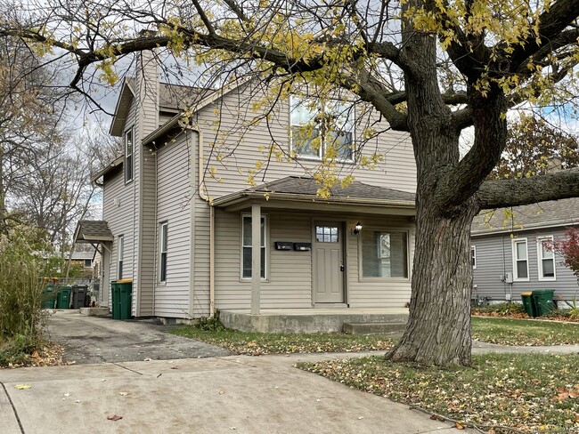 Photo - 320 E 13th St Townhome