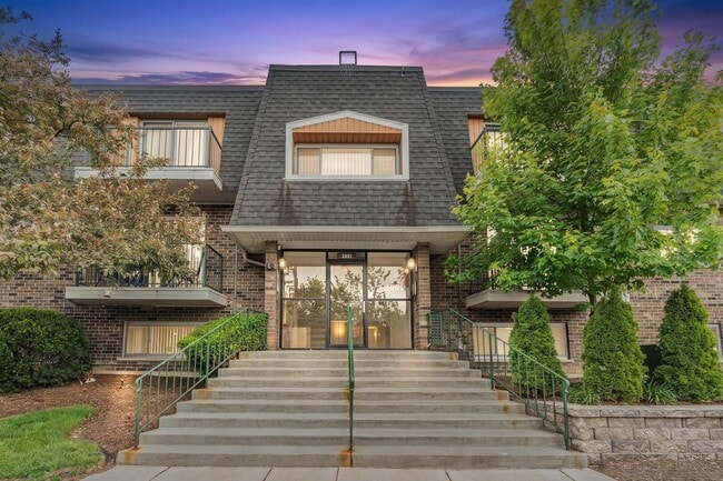 Building Photo - 3851 N Parkway Dr Unit 1I