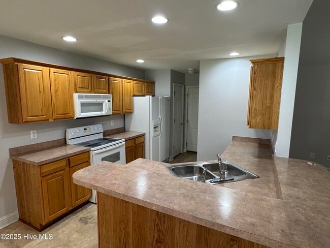 Photo - 202 Two Oaks Ct