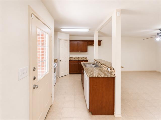 Photo - 907 Parkplace Ridge