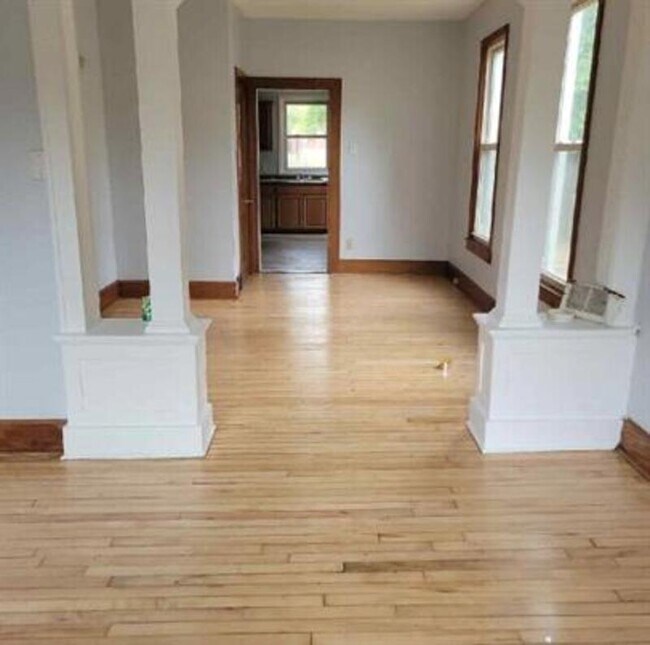 Photo - 1093 Euclid St