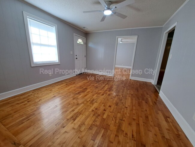 Photo - 112 Miller St