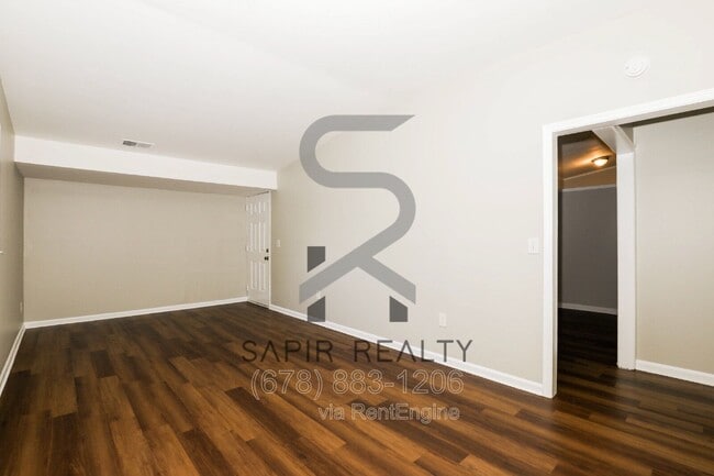 Photo - 1055 Pine St NE