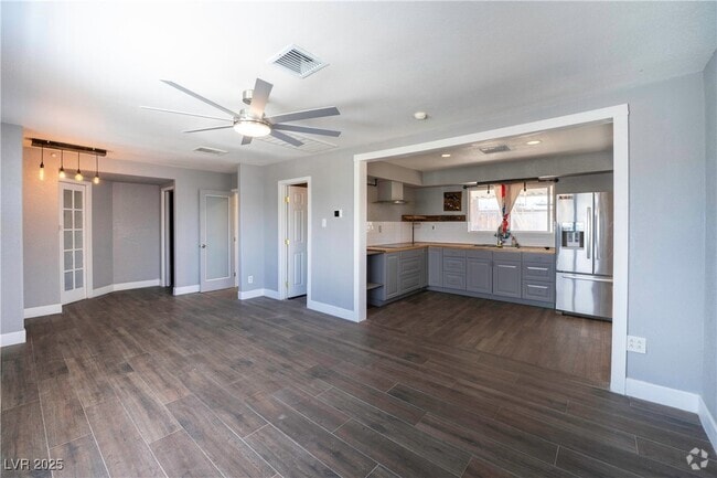 Building Photo - 550 Karen Way Rental