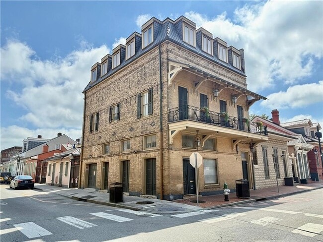 Building Photo - 937 St. Louis Unit 3