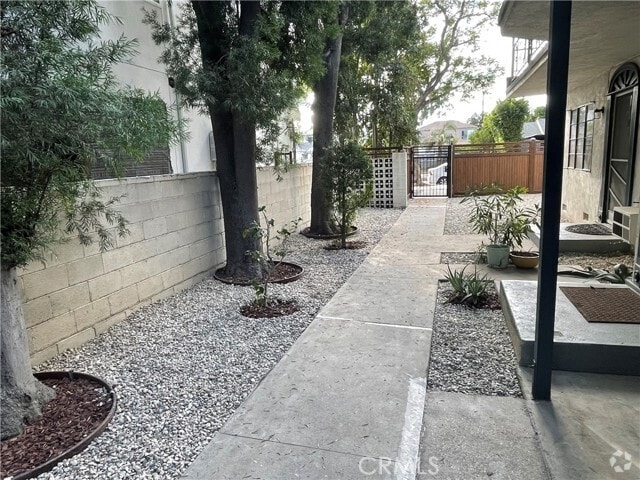 Building Photo - 5636 Willowcrest Ave Unit 3 Rental